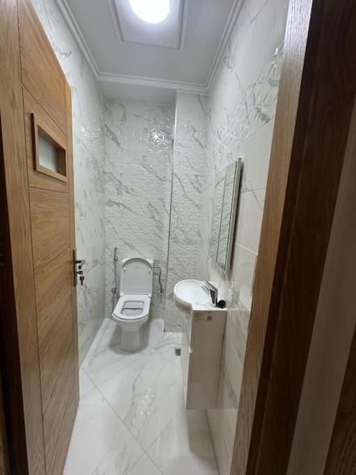 Family-Sized Cosy Apartment ララシュ エクステリア 写真